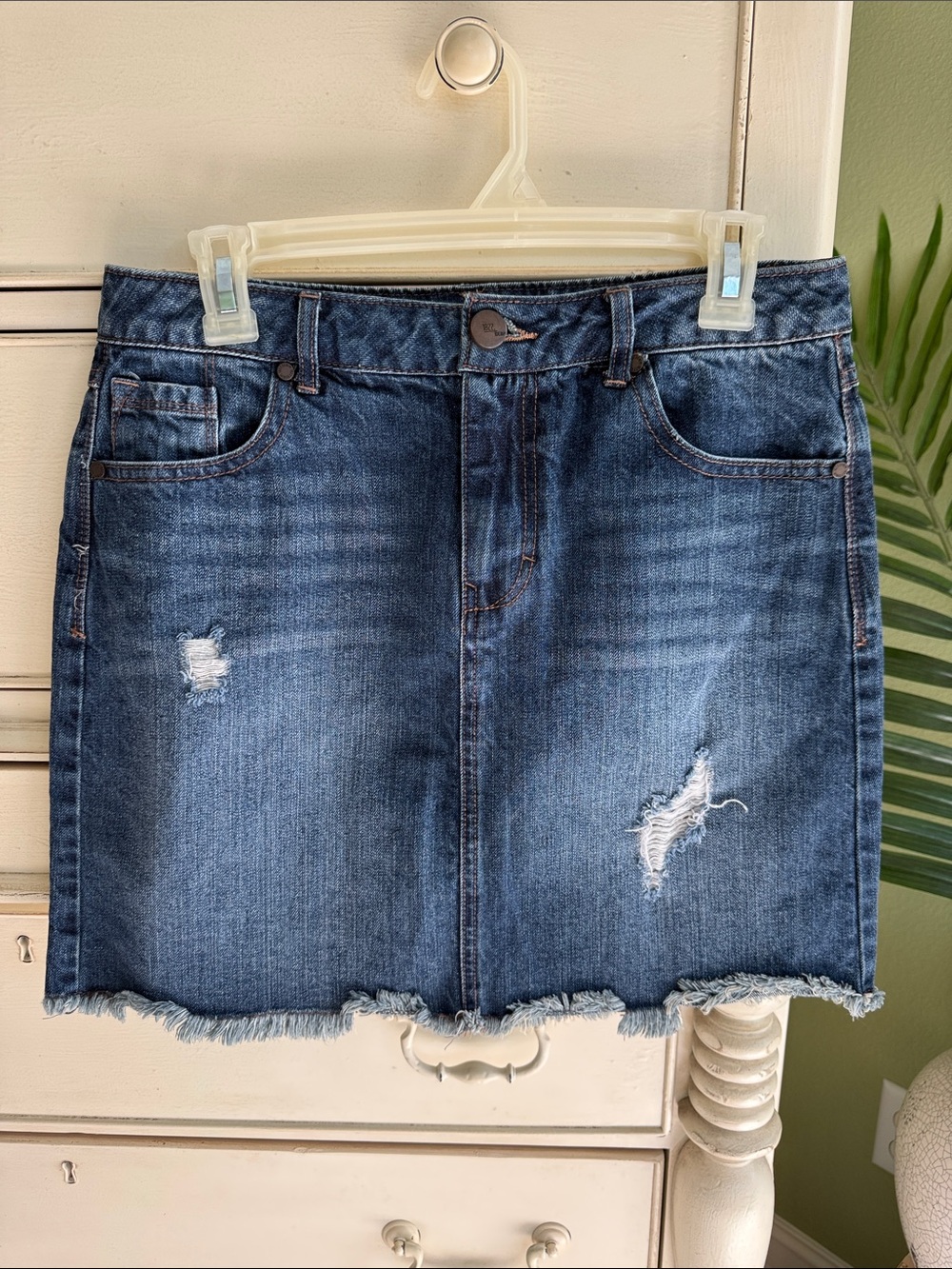 1822 Dark Blue Ripped Denim Mini Skirt - Casual Frayed Hem size 6